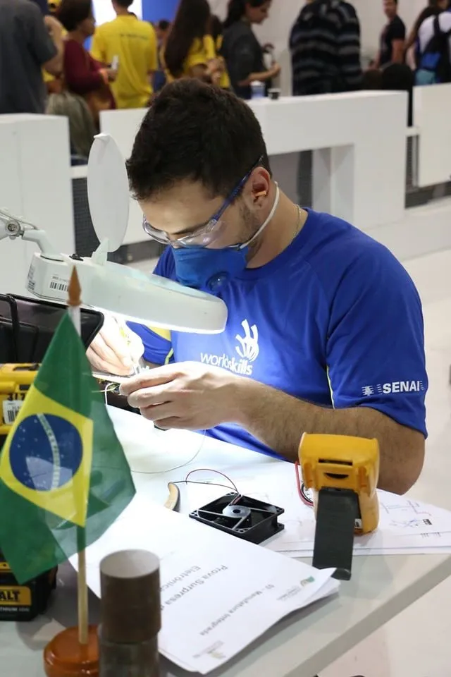 Capa: DRTECH MANUTENÇÃO ELETRÔNICA