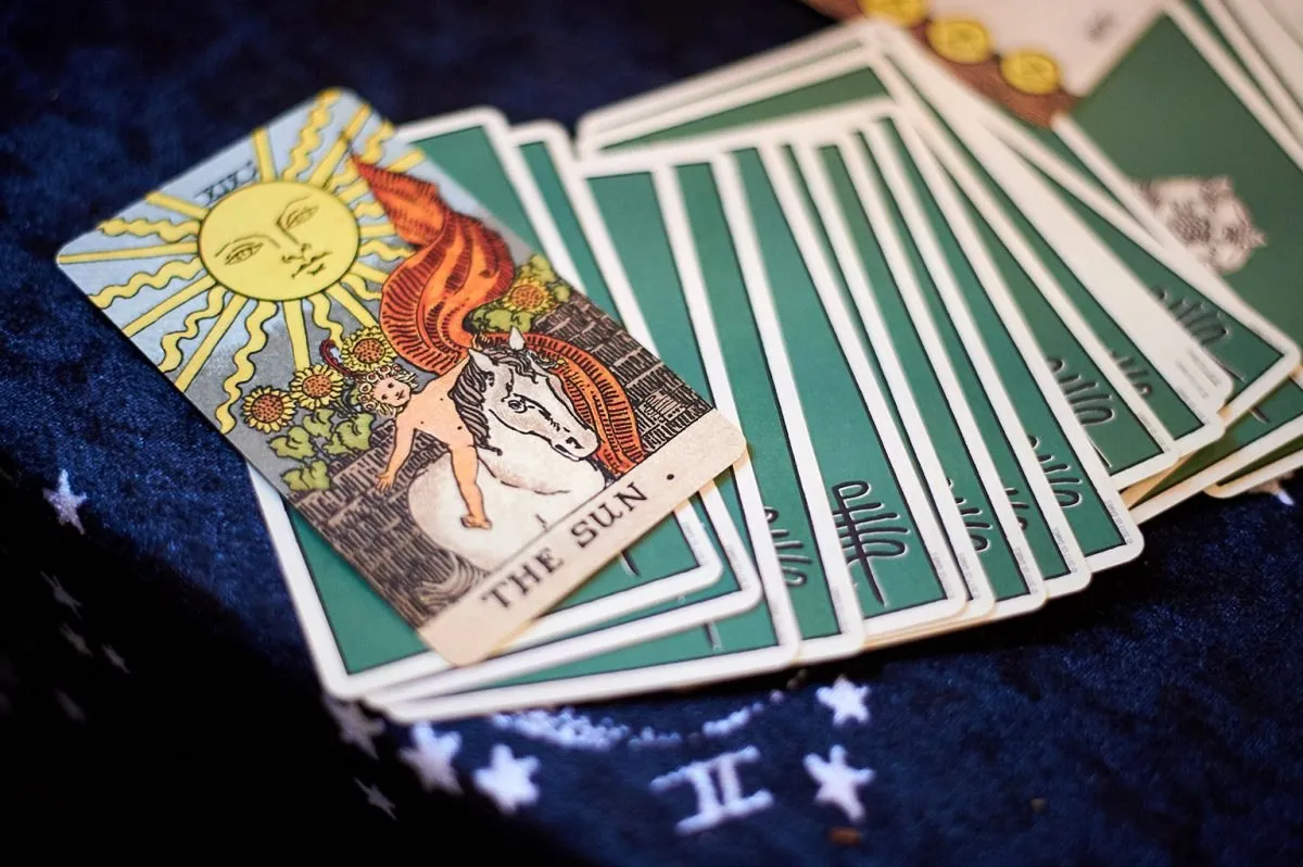 Capa: Curso de Tarot com Magia Natural – Pri Ferraz