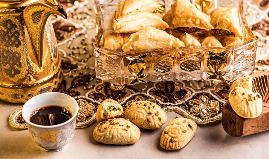 Capa: Doces Árabes Tradicionais – Samira Ghannoum