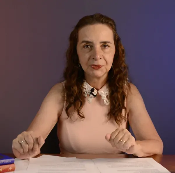 Capa: Códigos Milenares – Professora Lucia Helena